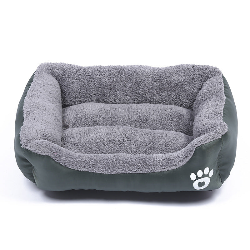 Soft Fleece Pet Bed – Waterproof Base, Machine-Washable, Sizes S–3XL