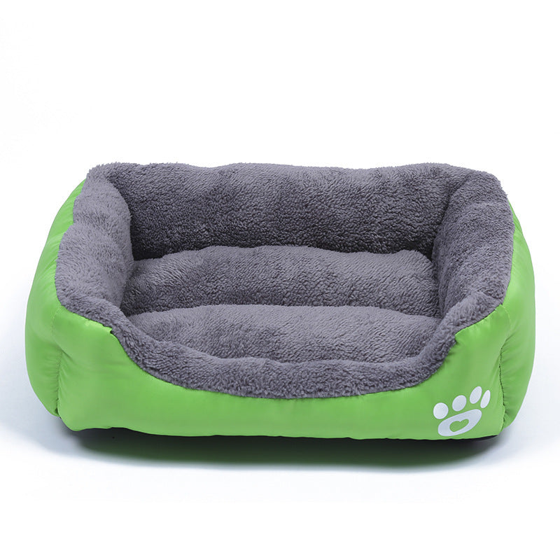 Soft Fleece Pet Bed – Waterproof Base, Machine-Washable, Sizes S–3XL