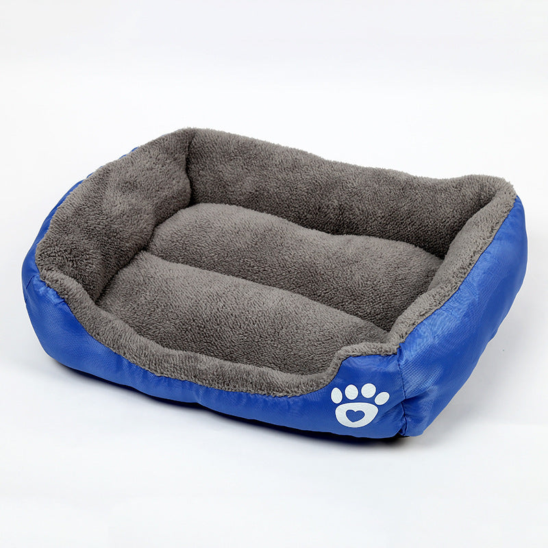 Soft Fleece Pet Bed – Waterproof Base, Machine-Washable, Sizes S–3XL